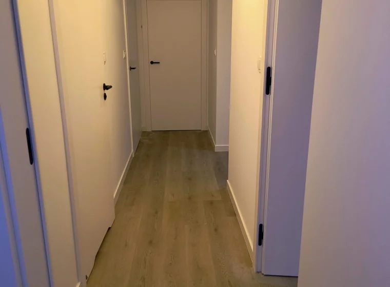 Panele winylowe LVT w korytarzu