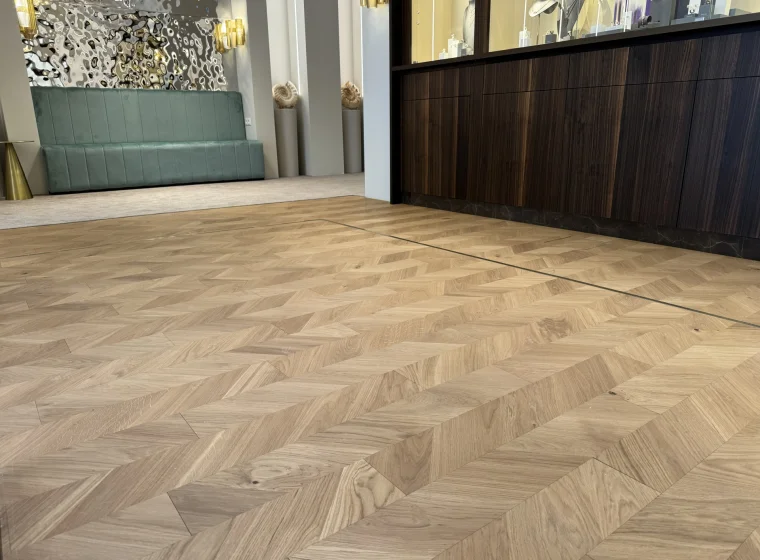 Panele winylowe LVT imitujące jodełkę
