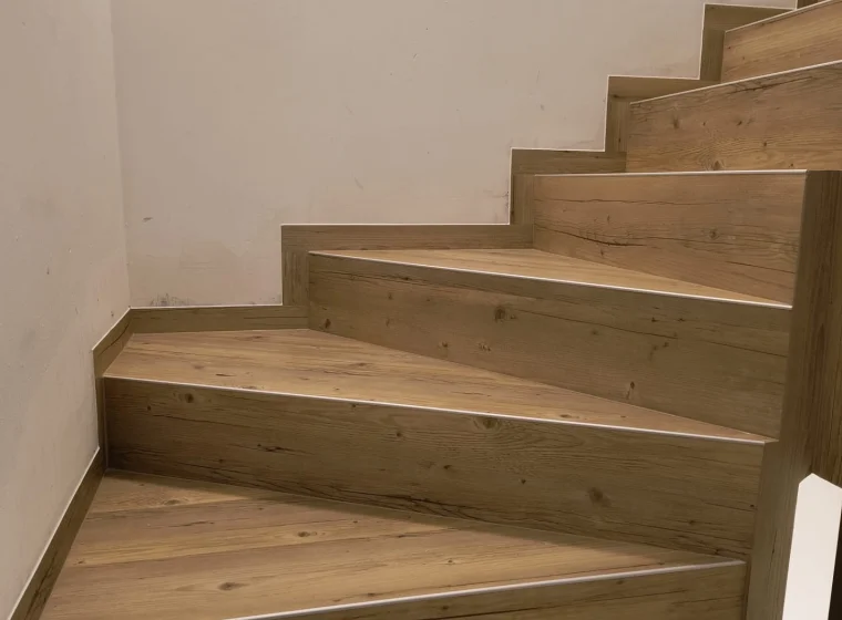 Panele winylowe LVT na schodach