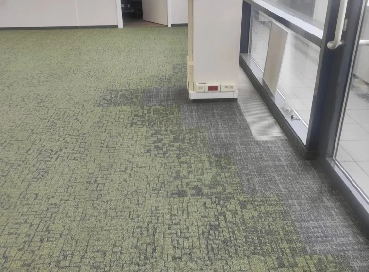 Realizacja montażu wykładziny Modulyss Core – przestrzeń biurowa 200 m²