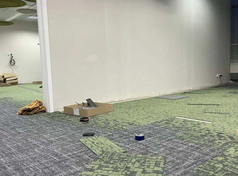 Realizacja montażu wykładziny Modulyss Core – przestrzeń biurowa 200 m²