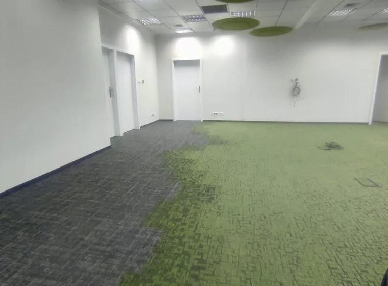 Realizacja montażu wykładziny Modulyss Core – przestrzeń biurowa 200 m²