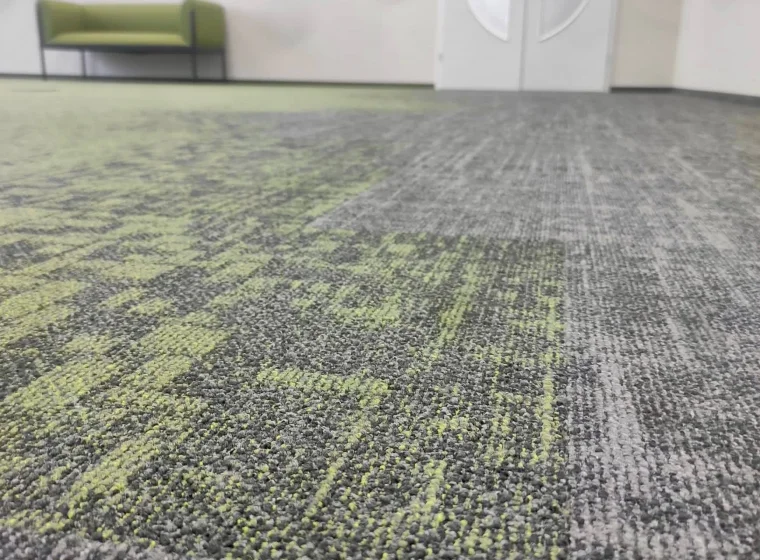Realizacja montażu wykładziny Modulyss Core – przestrzeń biurowa 200 m²