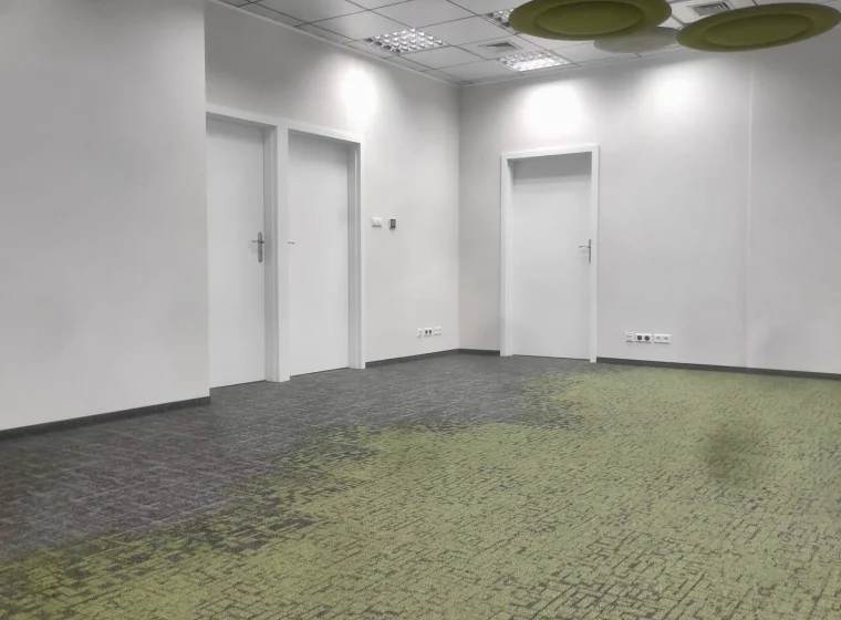 Realizacja montażu wykładziny Modulyss Core – przestrzeń biurowa 200 m²