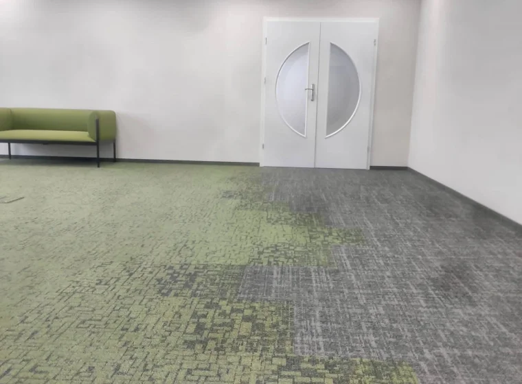 Realizacja montażu wykładziny Modulyss Core – przestrzeń biurowa 200 m²