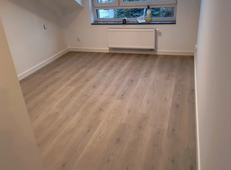 Panele winylowe LVT w pokoju