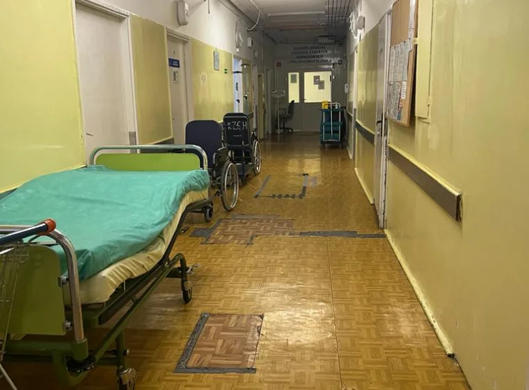 Korytarz przed renowacją