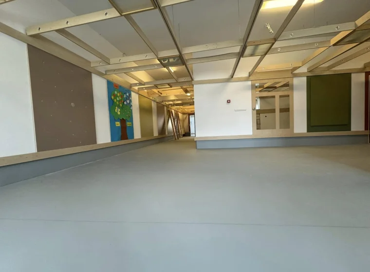 Kompleksowa realizacja podłóg w przestrzeni edukacyjnej - Szkoła Podstawowa w Mławie