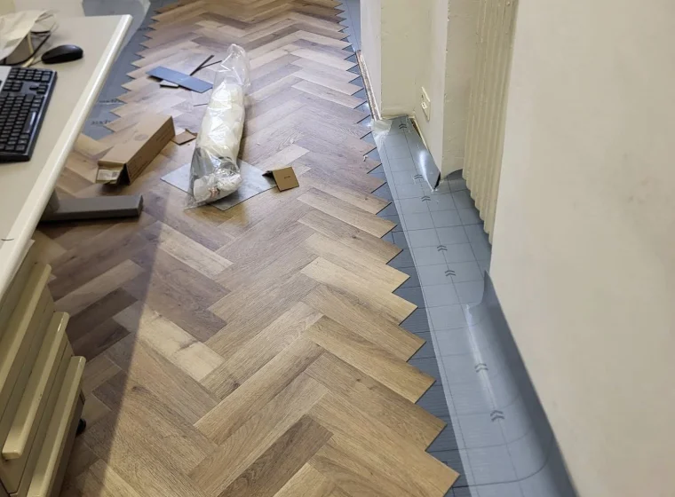 Montaż paneli LVT – Ambasada Włoch | Wykładziny Warszawa