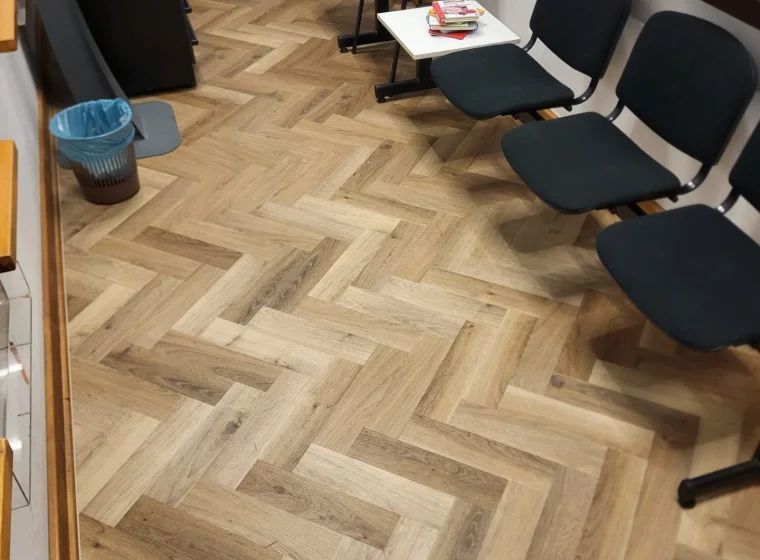 Montaż paneli LVT – Ambasada Włoch | Wykładziny Warszawa