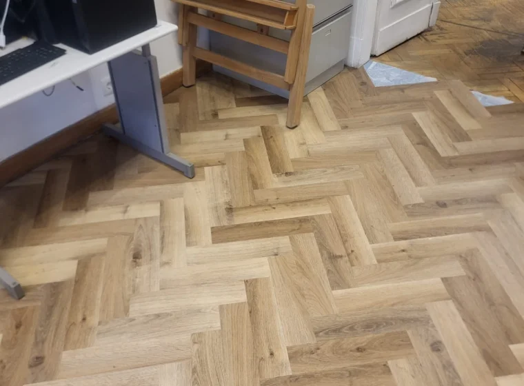 Montaż paneli LVT – Ambasada Włoch | Wykładziny Warszawa