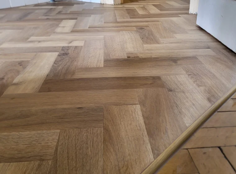 Montaż paneli LVT – Ambasada Włoch | Wykładziny Warszawa