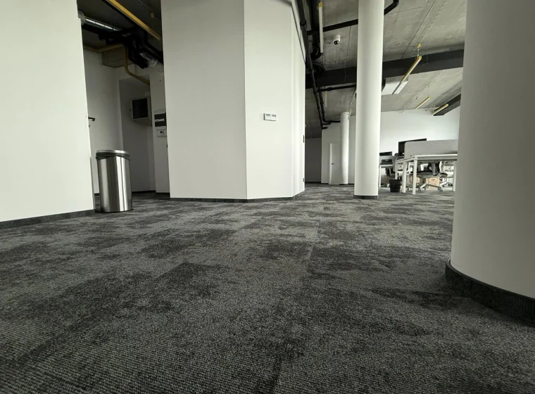 Przestrzeń biurowa - realizacja montażu wykładzin