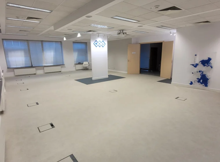 Montaż wykładzin Tarkett w biurze BTL - realizacja |Warszawa