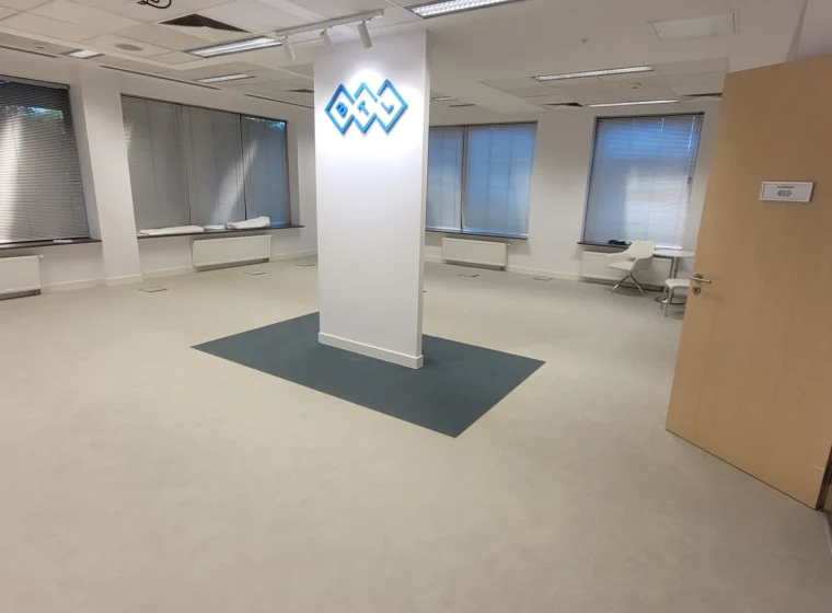 Montaż wykładzin Tarkett w biurze BTL - realizacja |Warszawa