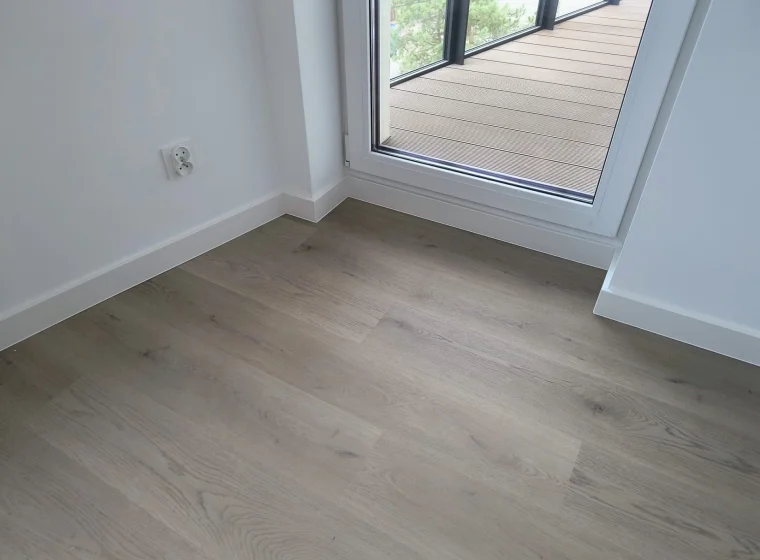 Panele winylowe LVT w pokoju