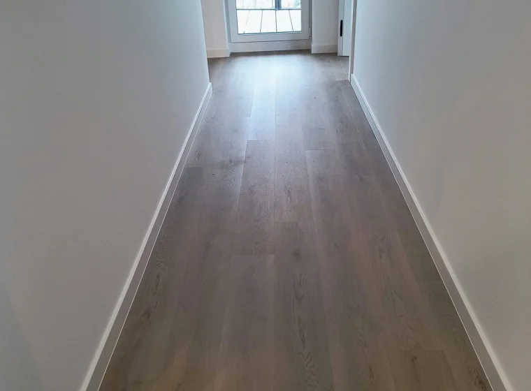 Panele winylowe LVT w korytarzu