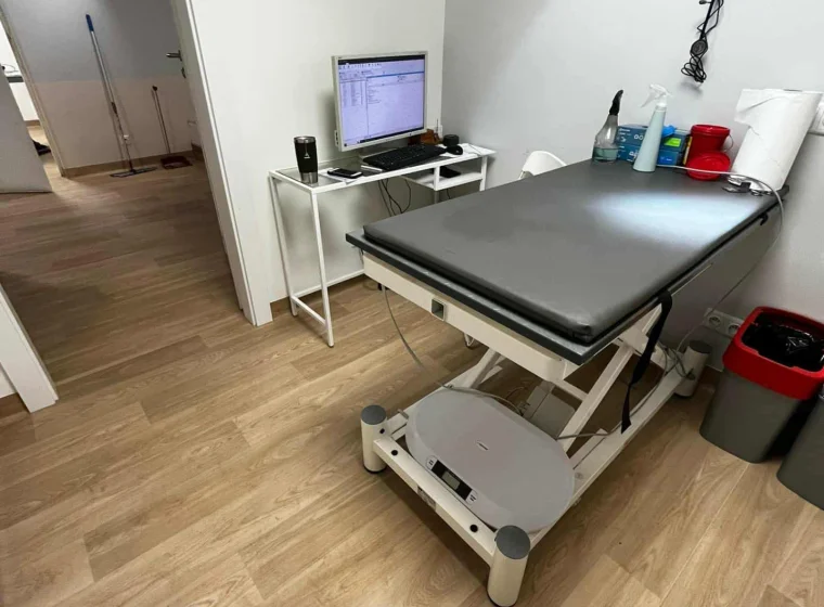Realizacja montażu wykładziny PCV w gabinecie weterynaryjnym