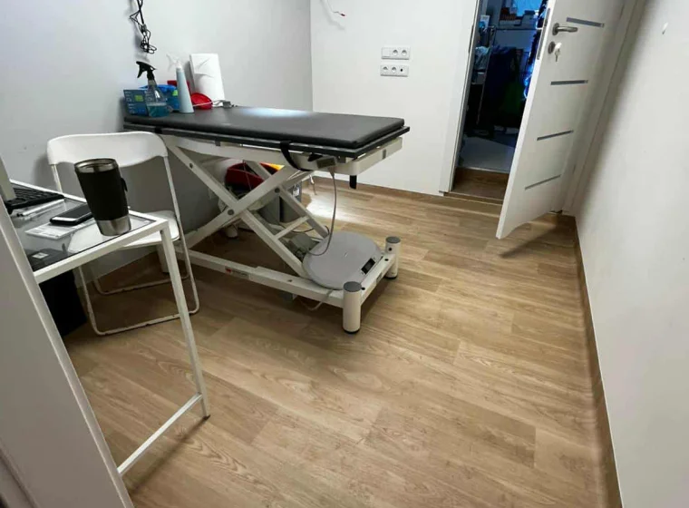 Realizacja montażu wykładziny PCV w gabinecie weterynaryjnym