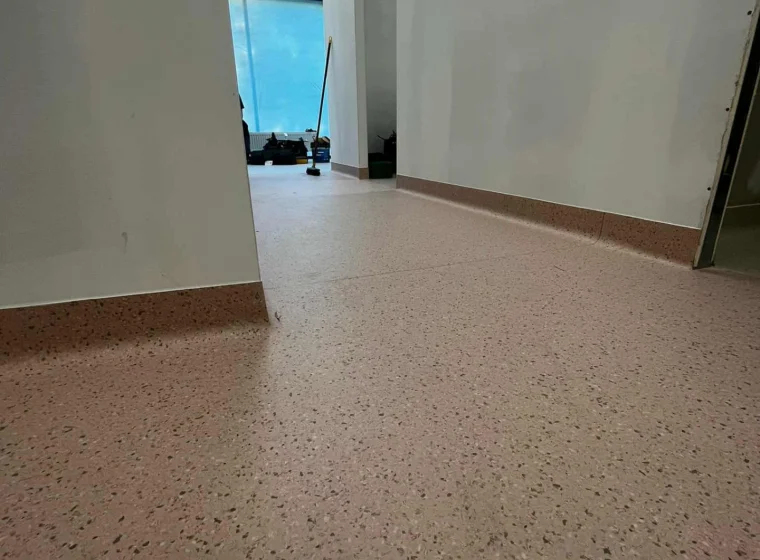Realizacja montażu wykładziny PCW Przychodnia weterynaryjna