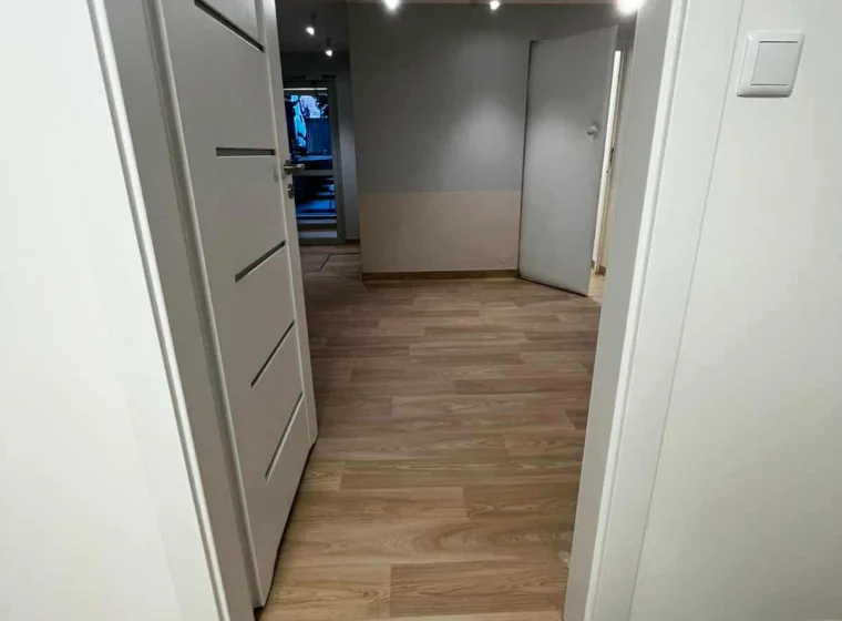 Realizacja montażu wykładziny PCV w gabinecie weterynaryjnym
