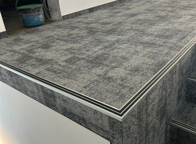 Płytki dywanowe w hotelu