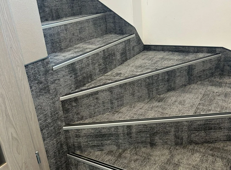 Płytki dywanowe w hotelu