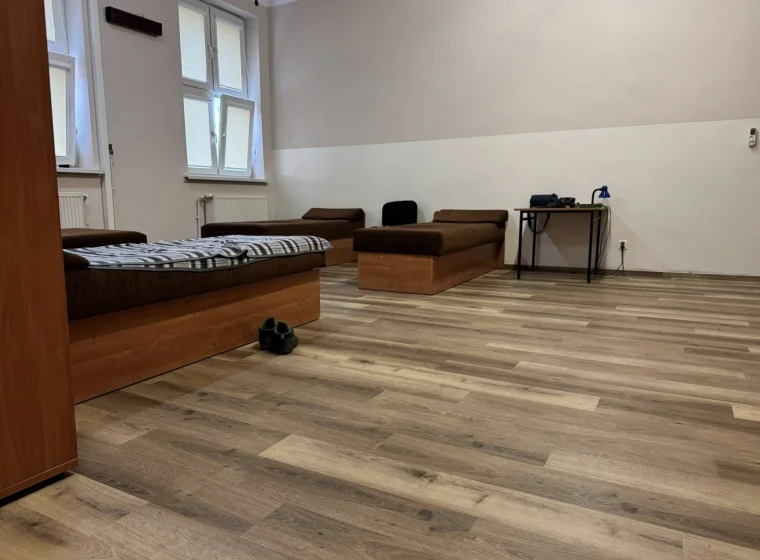 Montaż paneli winylowych w JRG Państwowej Straży Pożarnej