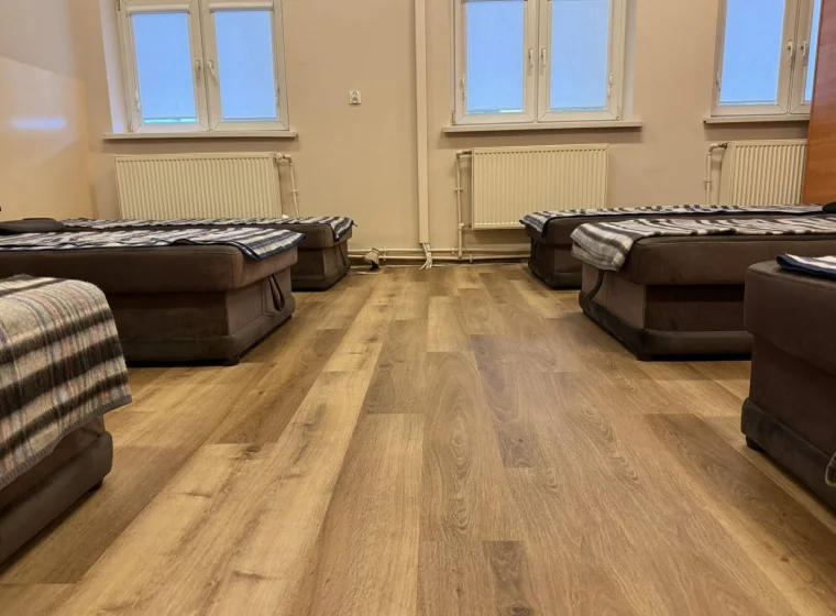 Montaż paneli winylowych w JRG Państwowej Straży Pożarnej