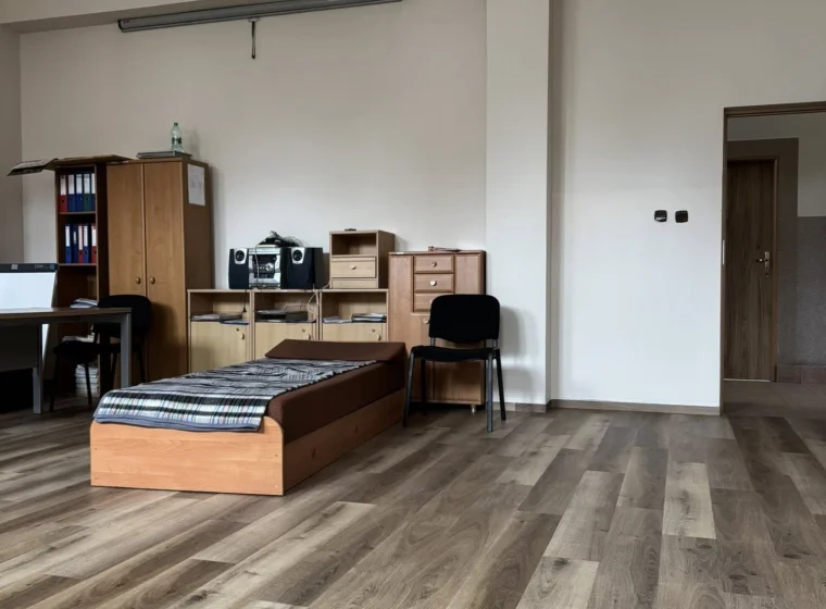 Montaż paneli winylowych w JRG Państwowej Straży Pożarnej