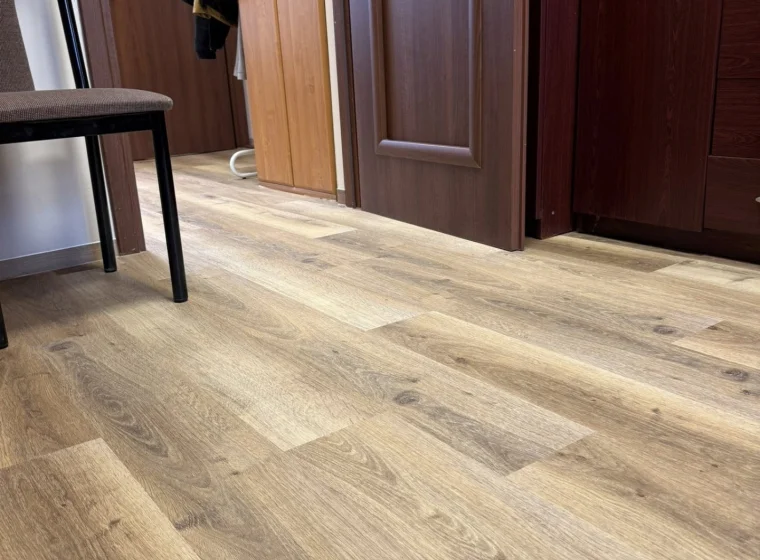 Montaż paneli winylowych w JRG Państwowej Straży Pożarnej