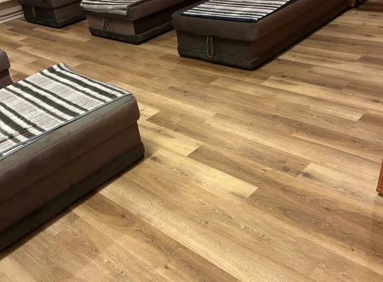 Montaż paneli winylowych w JRG Państwowej Straży Pożarnej