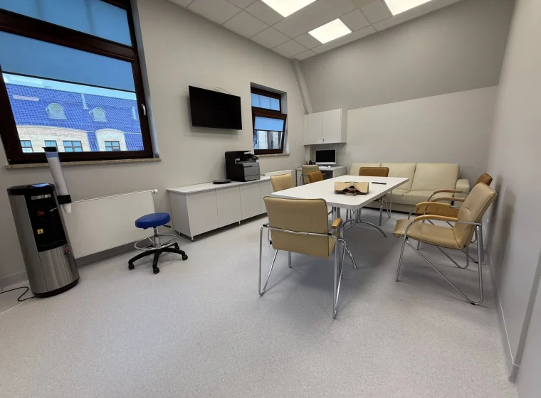 Medincus Centrum Słuchu i Mowy - montaż wykładzin obiektowych - realizacja