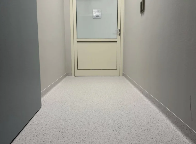 Medincus Centrum Słuchu i Mowy - montaż wykładzin obiektowych - realizacja