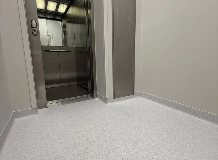 Medincus Centrum Słuchu i Mowy - montaż wykładzin obiektowych - realizacja