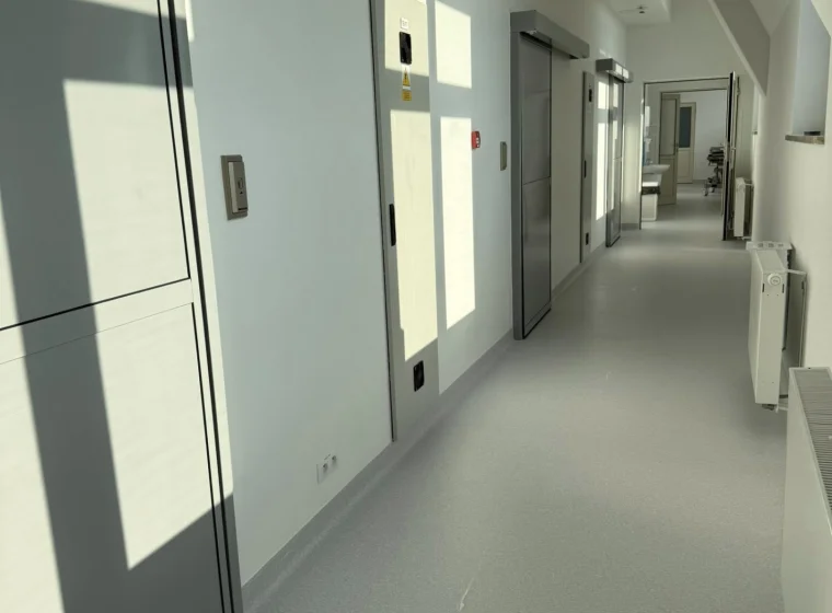 Medincus Centrum Słuchu i Mowy - montaż wykładzin obiektowych - realizacja