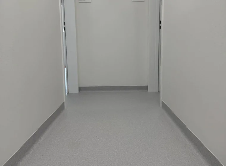 Medincus Centrum Słuchu i Mowy - montaż wykładzin obiektowych - realizacja