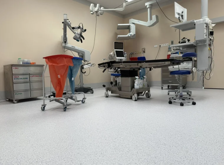 Medincus Centrum Słuchu i Mowy - montaż wykładzin obiektowych - realizacja