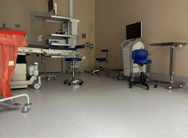 Medincus Centrum Słuchu i Mowy - montaż wykładzin obiektowych - realizacja