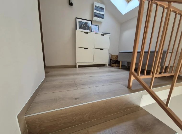 Panele LVT Invictus na podłodze, schodach
