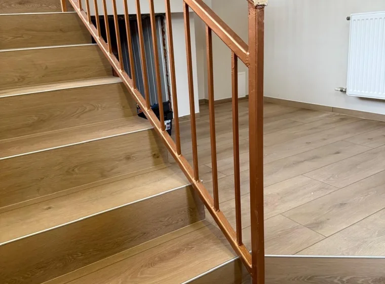 Panele LVT Invictus na podłodze, schodach