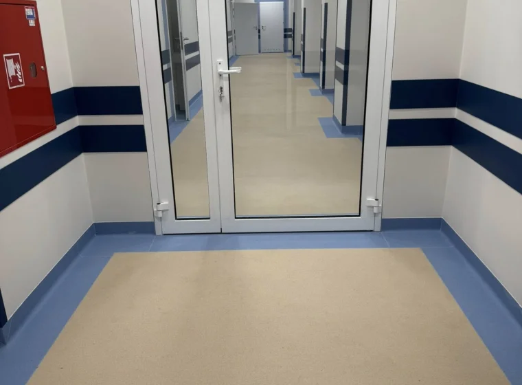 Montaż wykładziny Gerflor Tarasafe w przychodni - 300m² - Wykładziny Warszawa