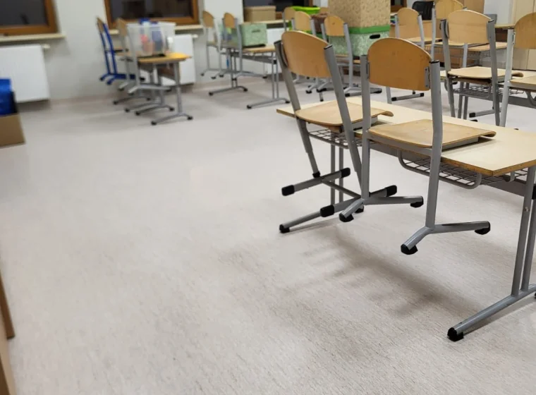 Szkolne przestrzenie zostały oddane do użytku przed rozpoczęciem zajęć – gotowe na powrót uczniów, bezpieczne, funkcjonalne i estetyczne. | Wykladziny-Warszawa.pl