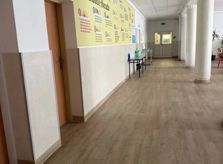 Realizacja: Remont szkoły – nowa podłoga w holu i stołówce