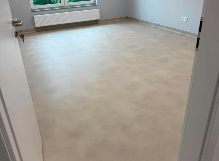 Realizacja montażu wykładzin PCV w szkole - Forbo - Wykładziny Warszawa