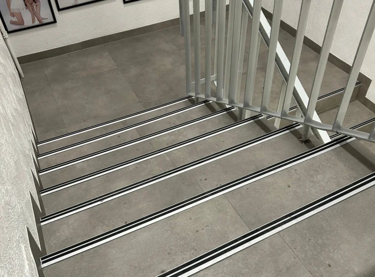 Montaż płytek LVT Gerflor – Szkoła Akrobatyki | Warszawa