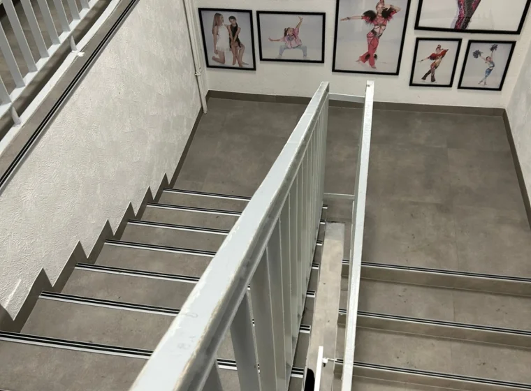 Montaż płytek LVT Gerflor – Szkoła Akrobatyki | Warszawa