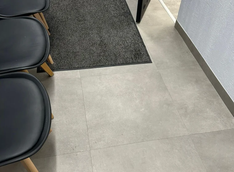 Montaż płytek LVT Gerflor – Szkoła Akrobatyki | Warszawa