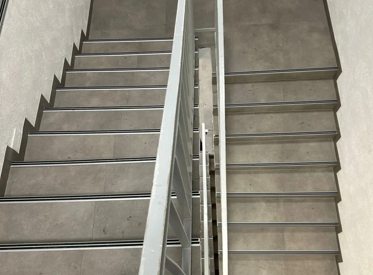 Montaż płytek LVT Gerflor – Szkoła Akrobatyki | Warszawa