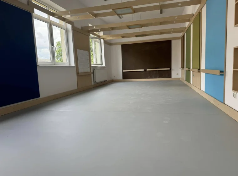 Kompleksowa realizacja podłóg w przestrzeni edukacyjnej - Szkoła Podstawowa w Mławie